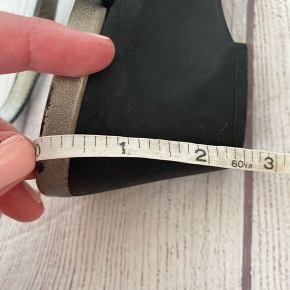 Bandolino women 8.5 open toe wedge sandals w/back strap closure black & silver - Picture 10 of 10